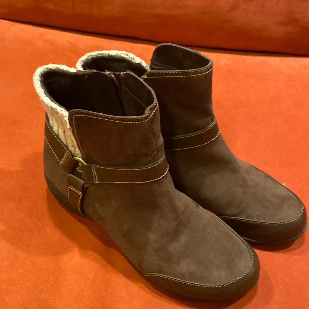 Naturalizer ankle brown leather boots 🥾 size 9